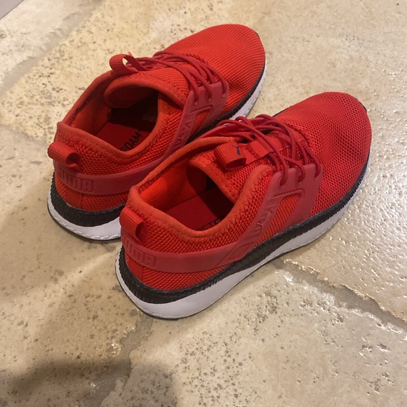 Kids red puma sneakers sz 13 - Picture 2 of 6